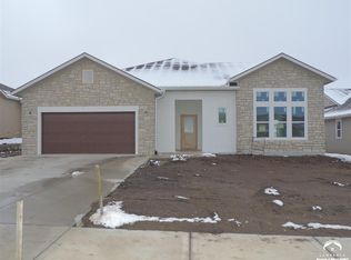 317 Shannon Ct, Lawrence, KS 66049