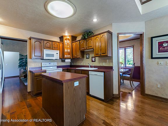 3rd image of 2551 Sanibel Holw