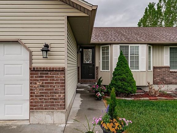 4th image of 4428 High Desert Dr