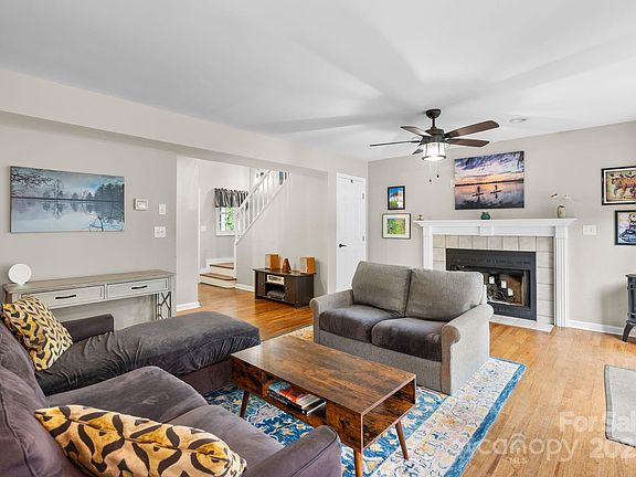 5th image of 28 Beech Glen Dr