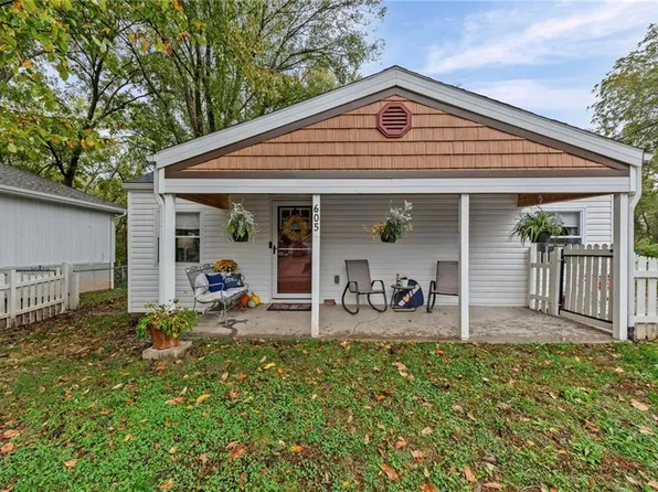 605 4th St, Weston, MO 64098