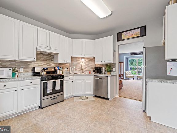 5th image of 10048 Moxleys Ford Ln