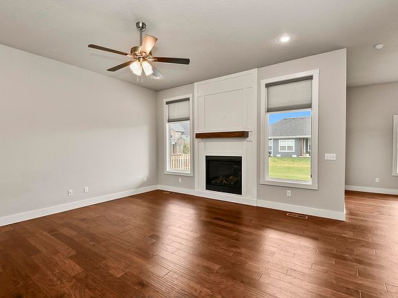 4th image of 714 N Fox Hill Circle