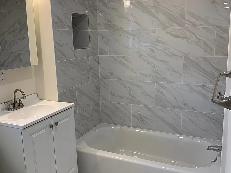 8 Westminster Ave #3 — Photo 3