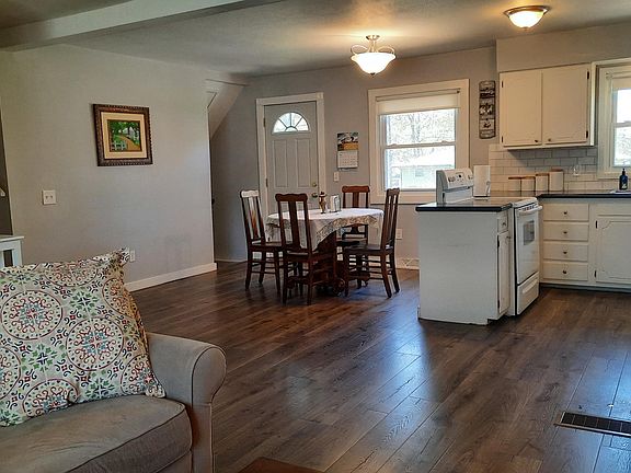 5th image of 820 Friar Tuck St