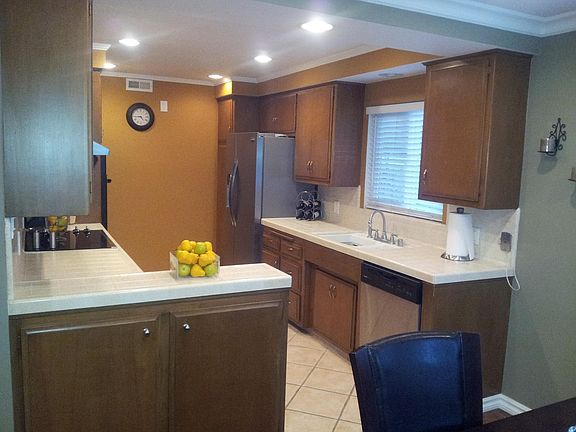 4th image of 389 Cliff Dr APT 8