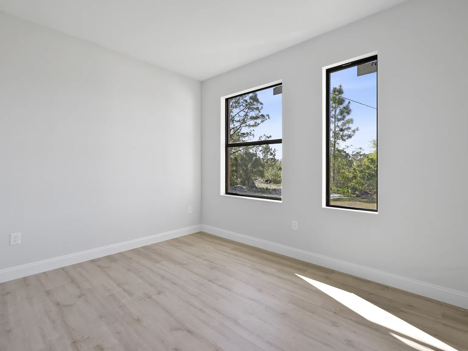 862 Charles Sise Street East - 1 — Photo 3