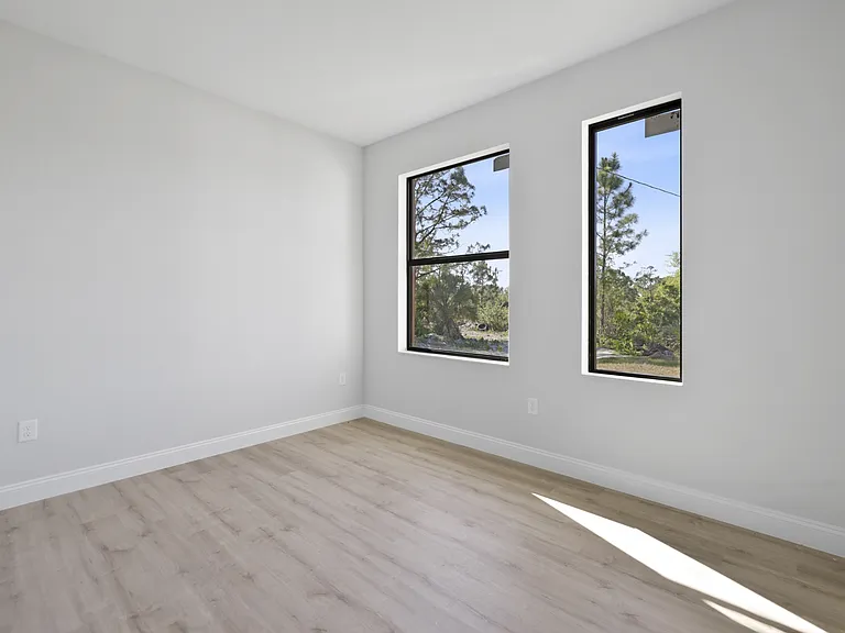 862 Charles Sise St E — Photo 21