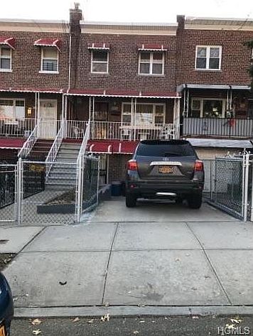 1st image of 948 E 212th St