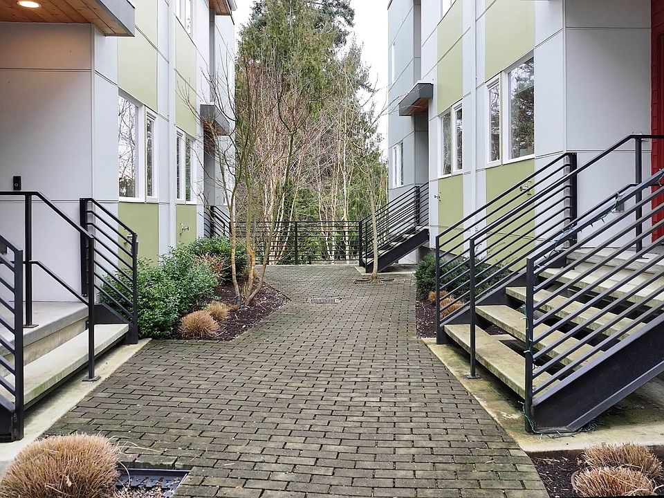 1st image of 12522 15th Ave NE #B