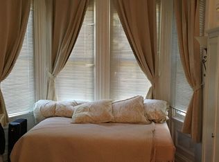 2227 Locust St APT 3F, Philadelphia, PA 19103