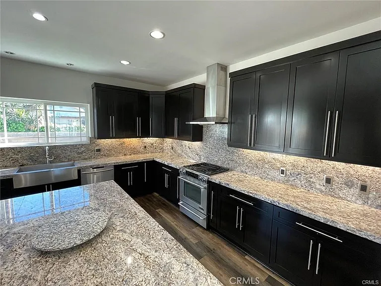 17358 Martha St — Photo 4