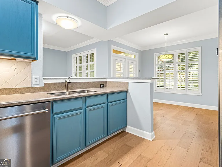3777 Peachtree Rd #1402 — Photo 10