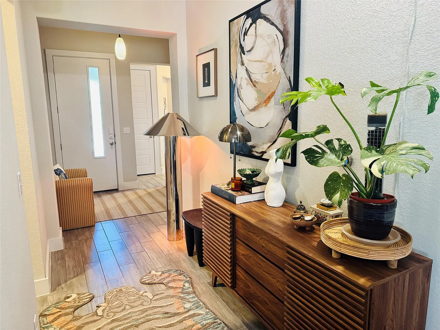 3 bed, 2.0 bath, 1895 sqft, $2,500 — Photo 4