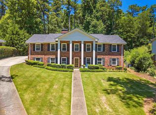 325 Lake Crest Dr, Roswell, GA 30075