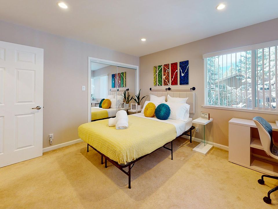 Second bedroom with the office desk in