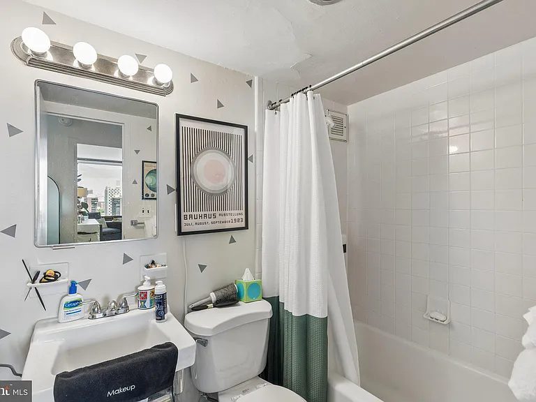 210 Locust St #26FW — Photo 8