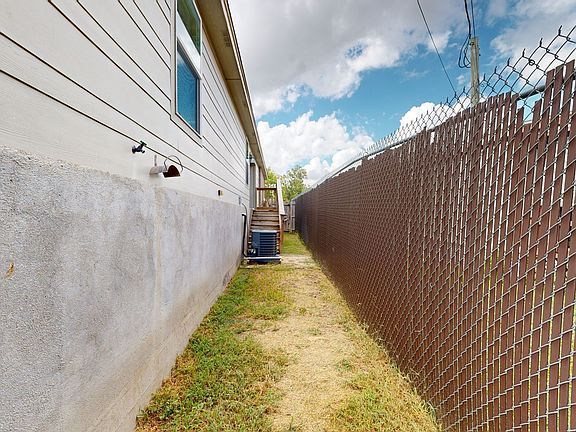 4th image of 939 Pinewood Dr APT A