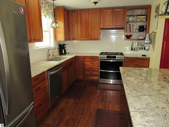5th image of 931 Geller Ct