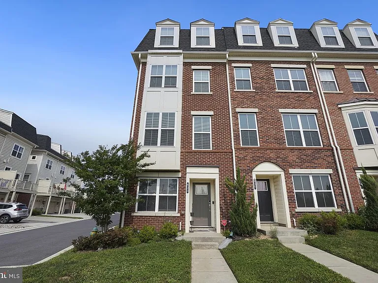 635 E Church St — Photo 1