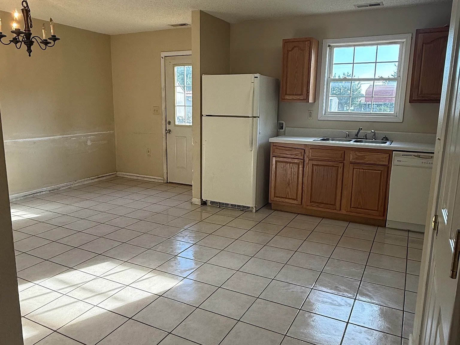 2 bed, 2.5 bath, 1100 sqft, $1,200 — Photo 2