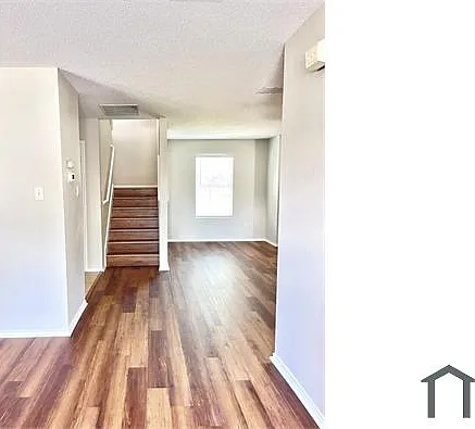 1435 Foxwood Ln — Photo 4