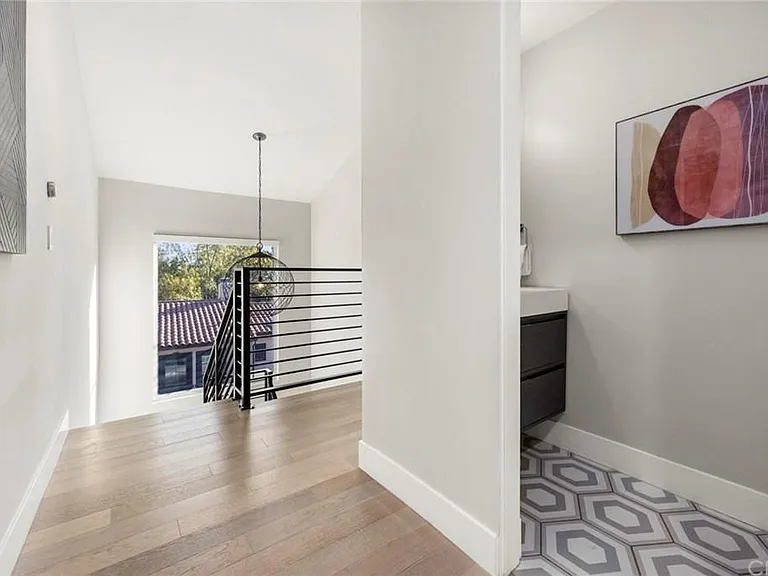 3651 Lowry Rd — Photo 17