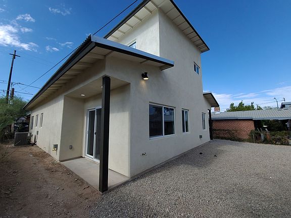 2nd image of 1310 E Elm St #8832103ad