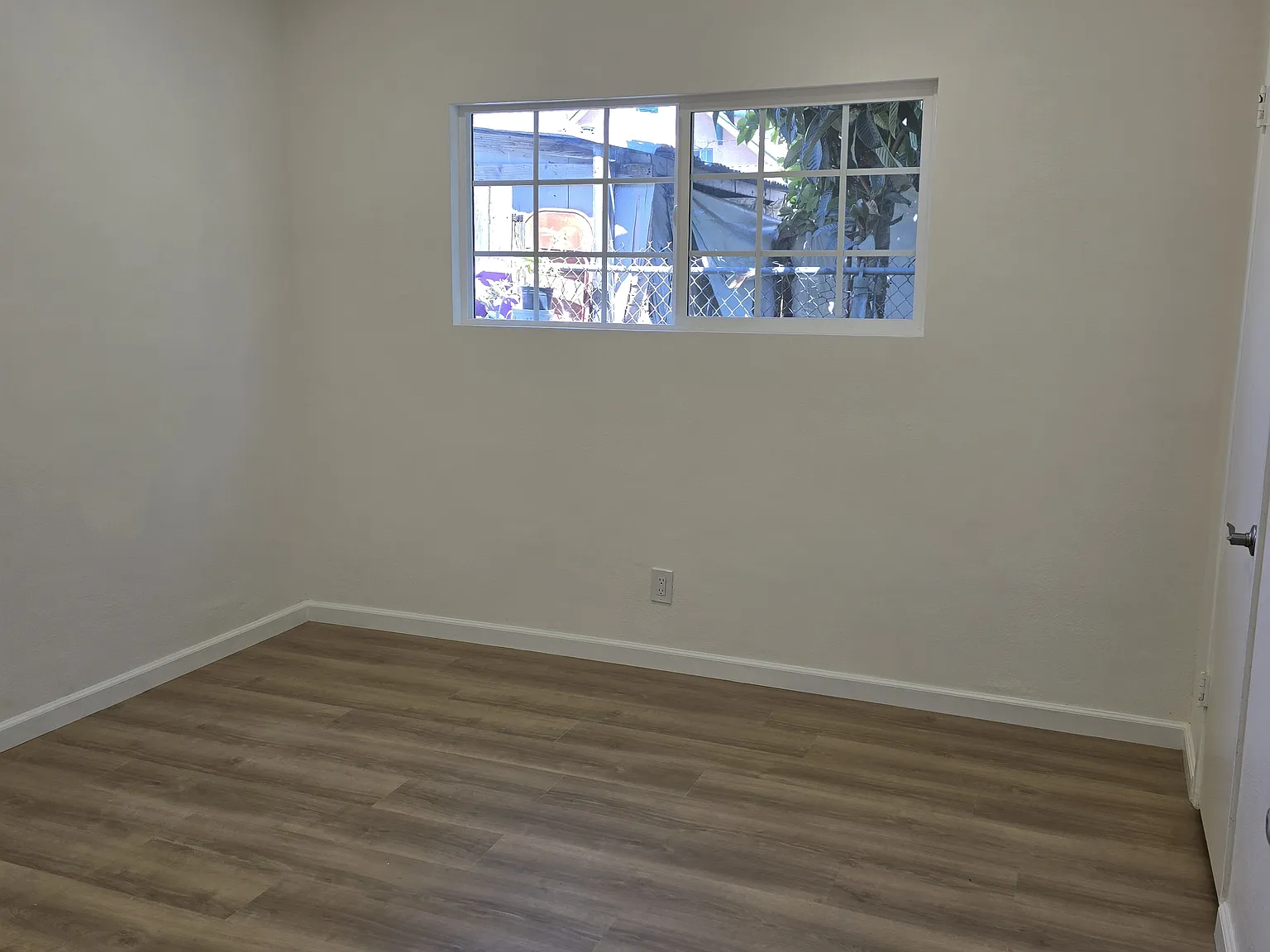 2 bed, 700 sqft, $2,500 — Photo 1