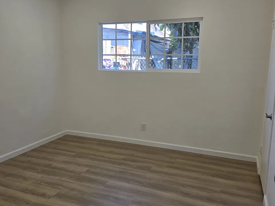 650 W Vernon Ave
