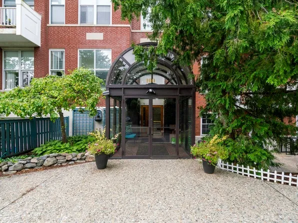 100 Parks St APT 24, Duxbury, MA 02332