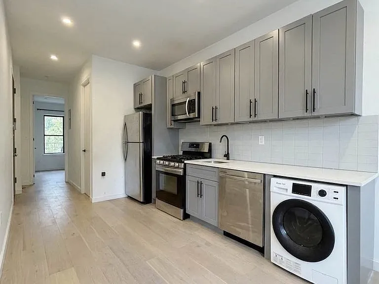 563 Putnam Ave #2 — Photo 3
