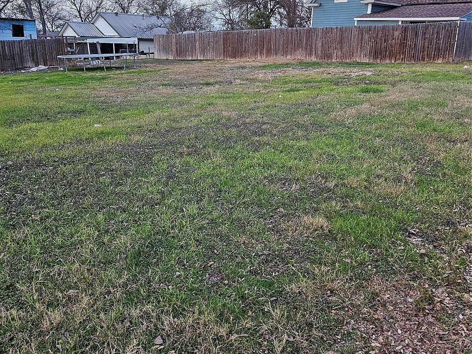 1st image of E Live Oak St