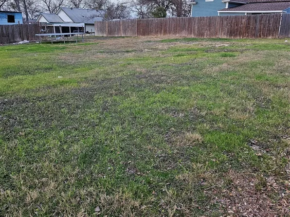 E Live Oak St, Meridian, TX 76665