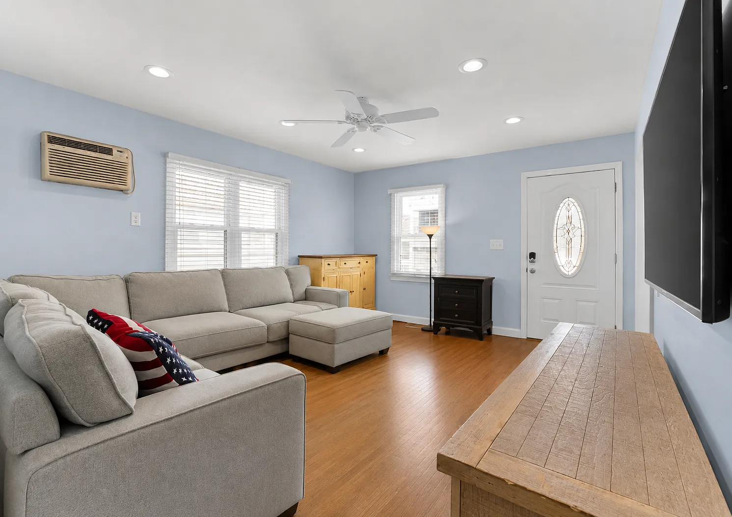 3 bed, 1.5 bath, $3,000 — Photo 4