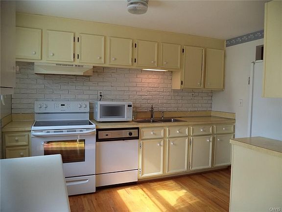 3rd image of 4990 Woodmark Dr