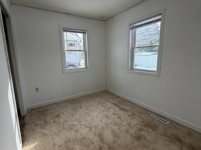 410 10th Ave E — Photo 9
