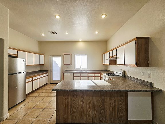 5th image of 2035 Fred Brown Dr