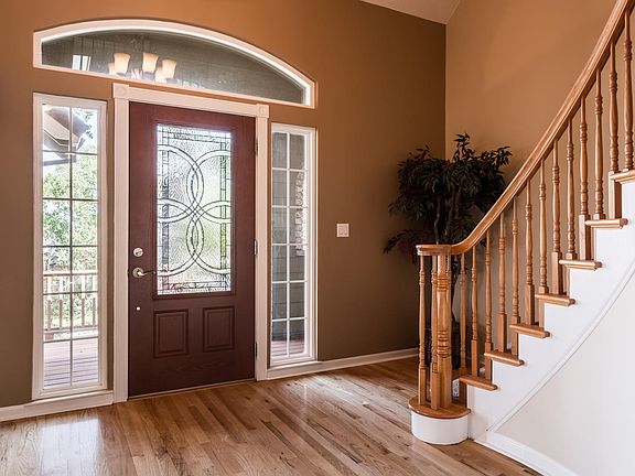 3rd image of 769 Knight Ln