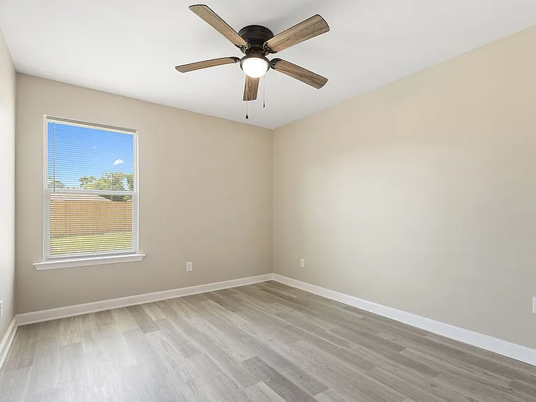 809 Pine Tree Rd — Photo 11