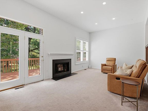 3rd image of 4902 Cloister Dr