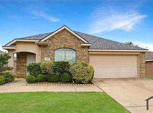 8102 Tierra Del Sol Rd, Arlington, TX 76002