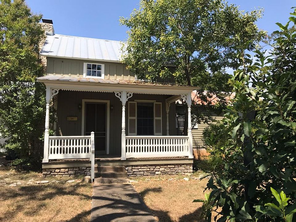 1st image of 204 E Schubert St