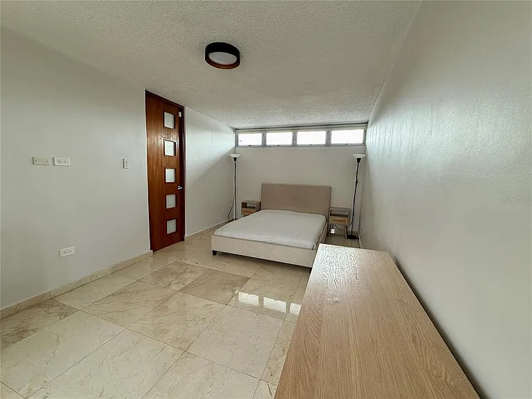 8 A — Photo 36