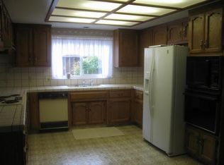3208 Suncrest Dr, Bakersfield, CA 93306
