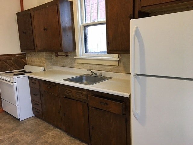 2nd image of 1922 White St