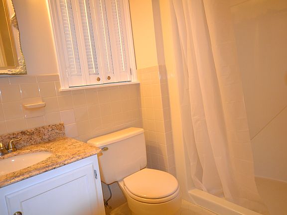 4th image of 226 Park Ln