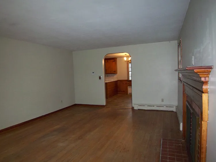 3 bed, 1088 sqft, $2,300 — Photo 1