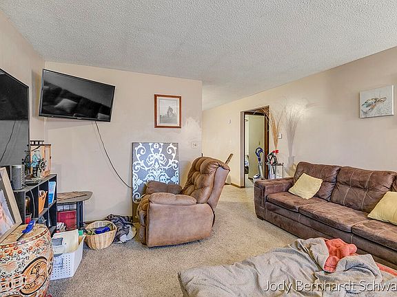 4th image of 2730 Nolan Ave NW