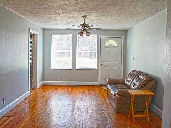 3rd image of 524 Anderson Ave